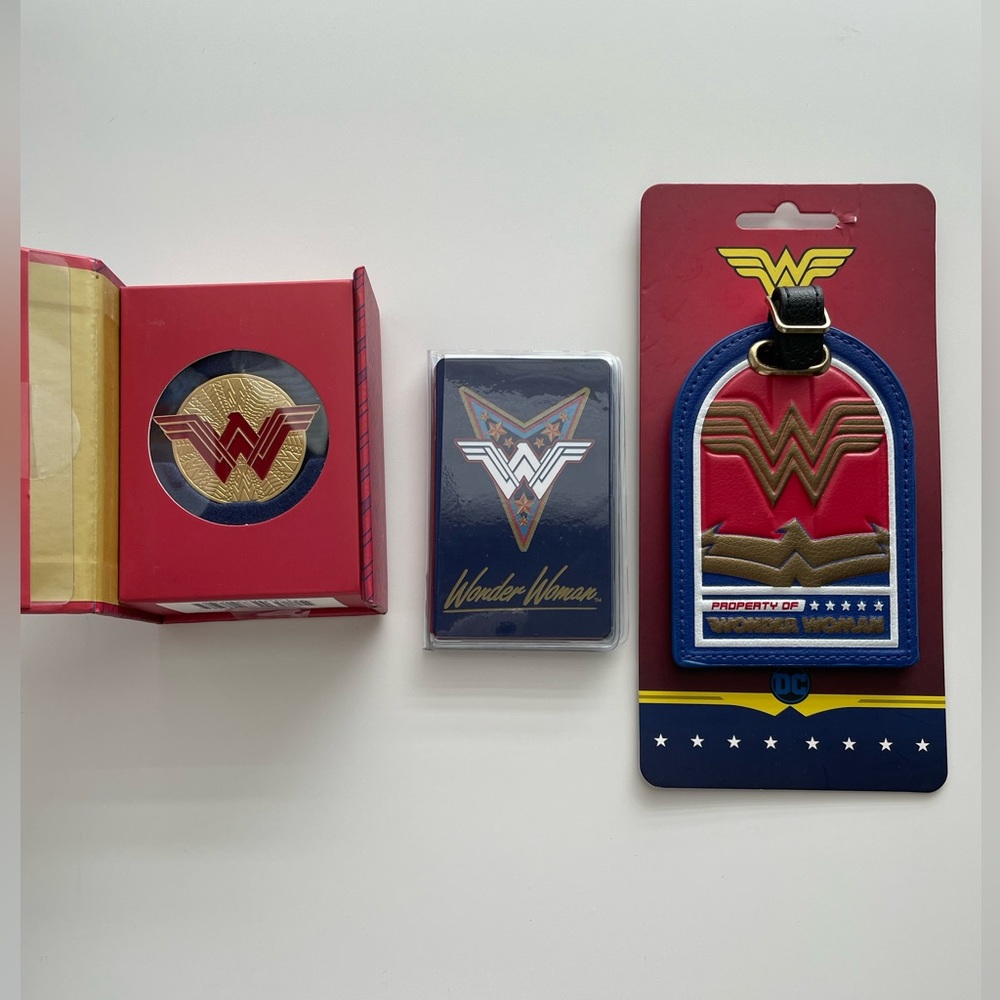 NWT DC Comics Wonder Woman Diana Luggage Tag, 4 Magnets and Pin Set Bioworld
